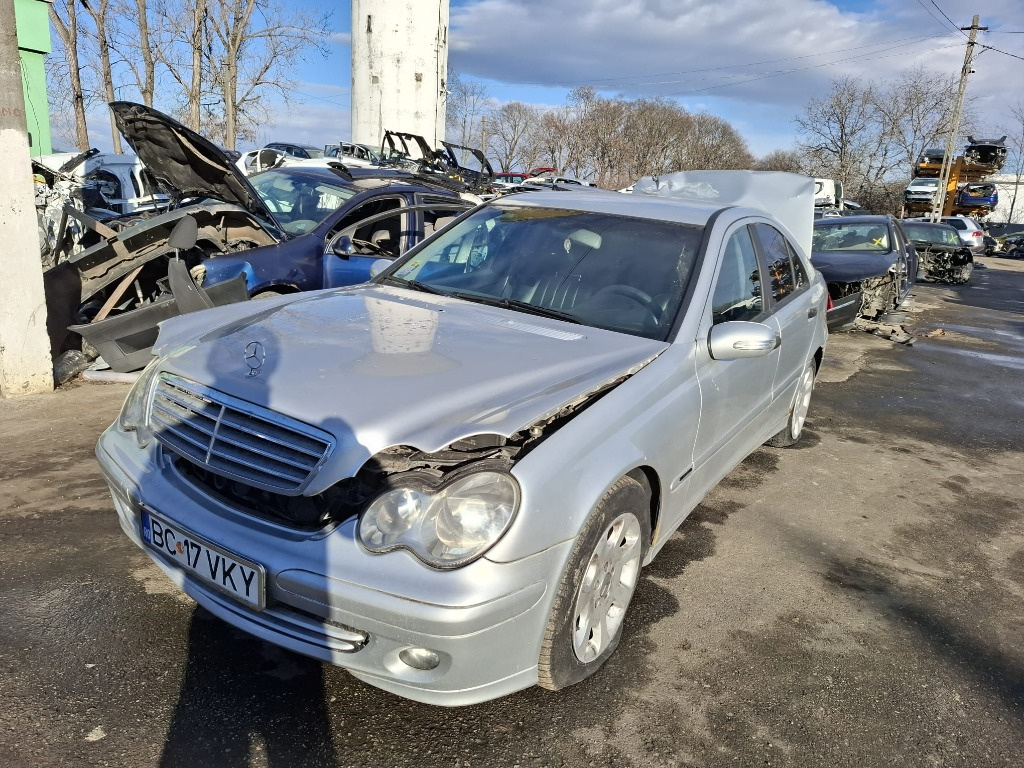 Vas lichid parbriz Mercedes C-Class W203 2005 berlina 2.2 cdi C200 646963