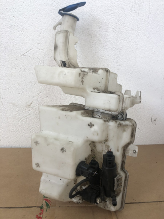 Vas lichid parbriz Passat 2.0 FSI sedan 2006 (3C0955453)