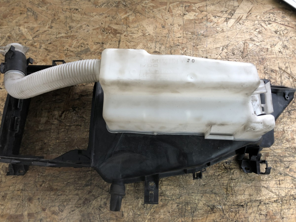 Vas lichid parbriz Smart ForTwo 0,7 benzina coupe 2006 (0001104V020)