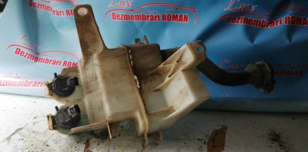 Vas lichid parbriz toyota rav 4 motor 2.2 d-4d 177cp 2ad-ftv