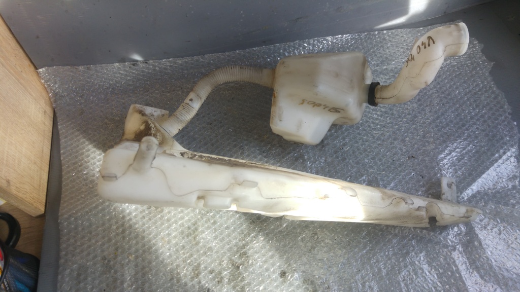 Vas lichid parbriz volvo s40 v50 2.0 d 4n51-13k163-ac