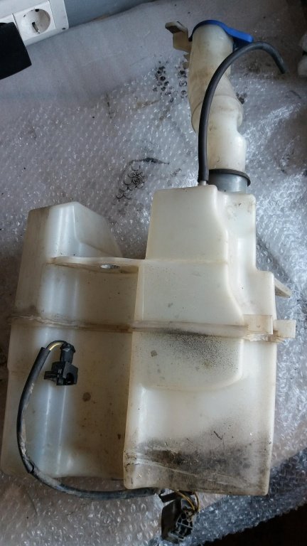 Vas lichid parbriz volvo s60 1 2.4 d 9178881