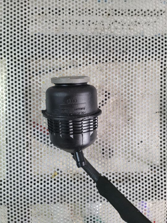 Vas lichid servo Audi A4 B8 1.8 TFSI combi an de fabricatie 2011