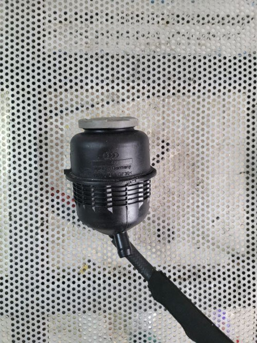 Vas lichid servo Audi A4 B8 1.8 TFSI combi an de fabricatie 2011