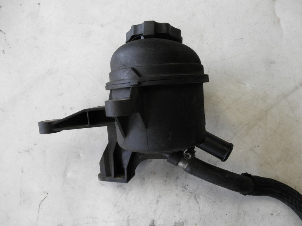Vas lichid servo directie Mercedes C220 CDI W203 A2034600083