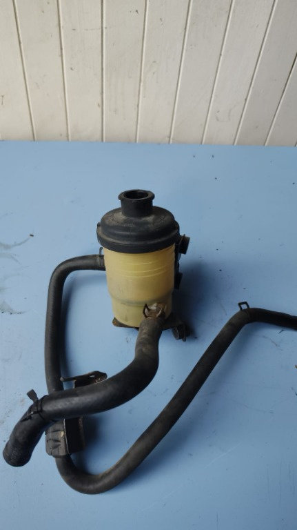 Vas lichid servo Hyundai Santa Fe 2.7 G6EA 2007 Cod : 57561-2B300