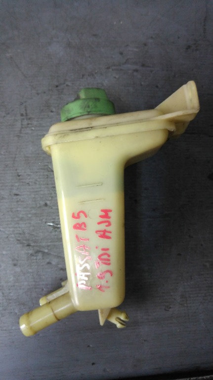 Vas lichid servodirectie vw passat b5 1.9 tdi ajm 8d0422373c