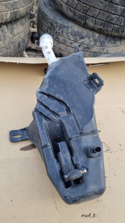 Vas spalator parbriz Astra J din 2010/2020 motor 1.4 benzina cu turbo cod piesa: 13260579
