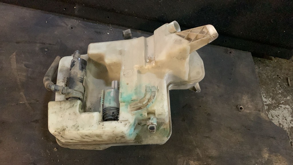 Vas spalator parbriz BMW seria 5 525 E60 motor 2.5 diesel cutie manuala