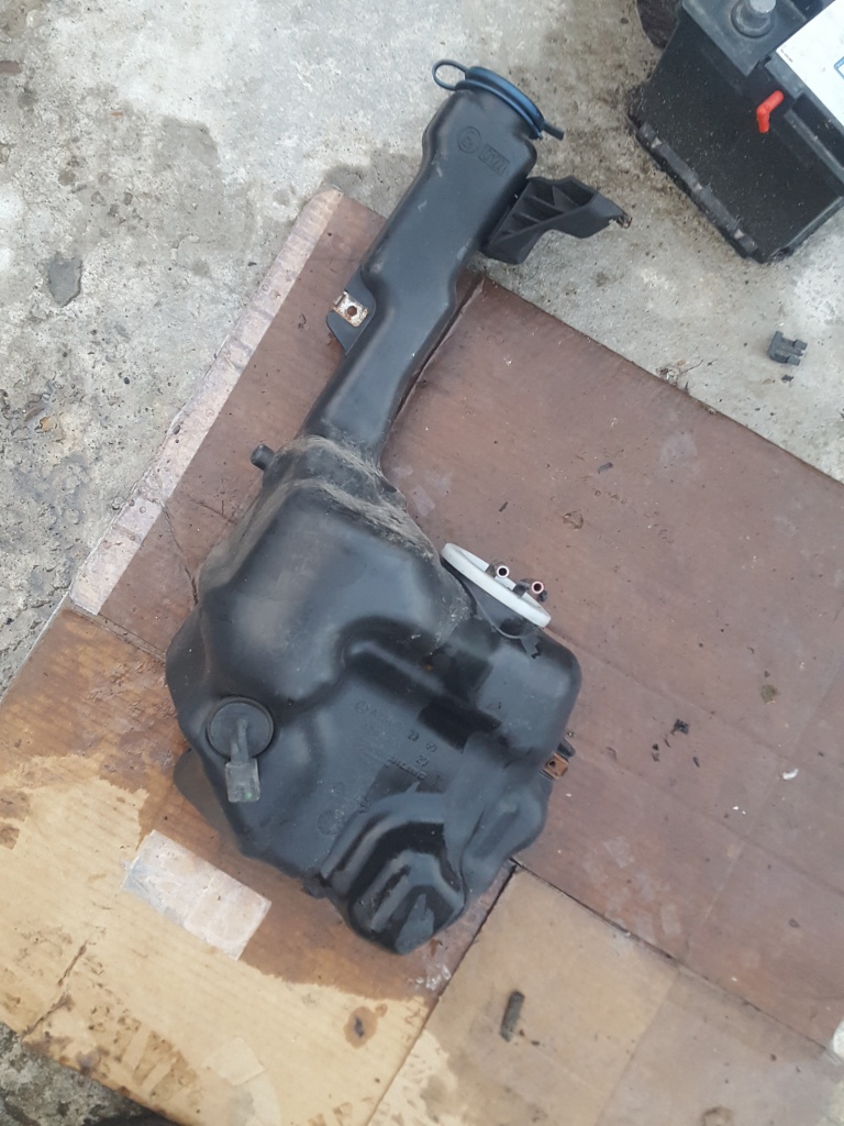 Vas Stropgel Lichid Parbriz Mercedes E class W 212 cu Spalatoar Far