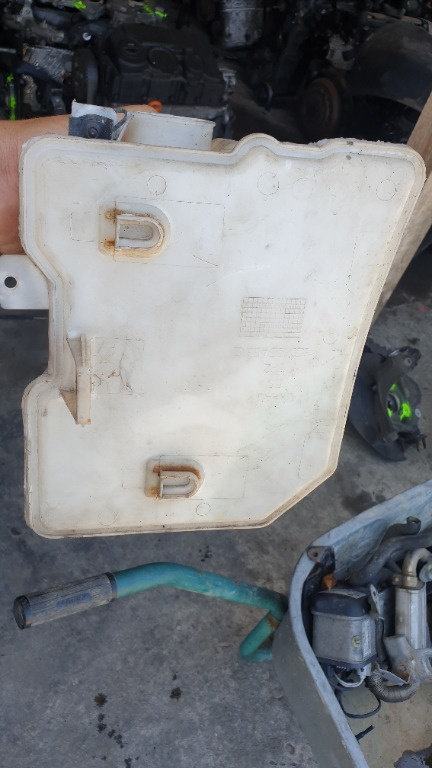 Vas Stropgel Lichid Parbriz Vw Passat B6 Partea de Jos cu Spalator Far