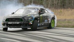 Vaughn Gittin Jr. ne introduce in lumea driftului la bordul noului sau Mustang de 900 cp