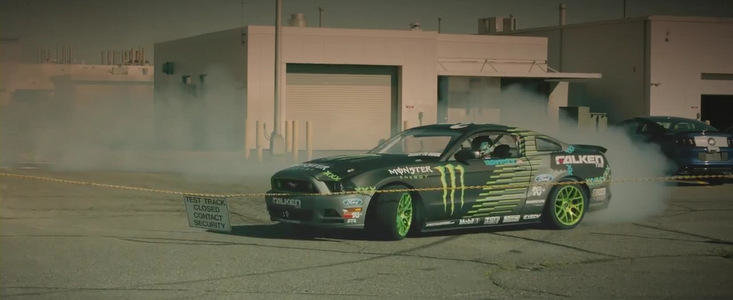 Vaughn Gittin Jr ne propune un tur in pasi de drift al fabricii Ford