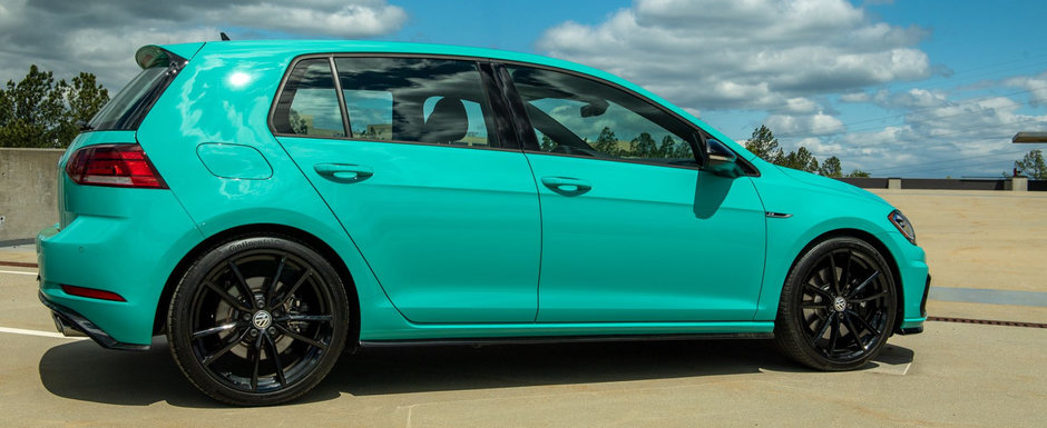Vechiul Golf R, asa cum probabil nu o sa-l mai vezi niciodata. Cum arata hot-hatch-ul german in cele mai nebune culori oferite de VW Vechiul Golf R, asa cum probabil nu o sa-l mai vezi niciodata. Cum arata hot-hatch-ul german in cele mai nebune culori oferite de VW