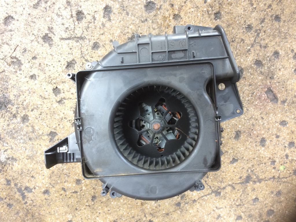 Ventilator aeroterma BMW Seria 3 E90/E91/E92/E93 [facelift] [2008 - 2013] Coupe 320d MT (184 hp) WD12 2.0 d - N47D20C