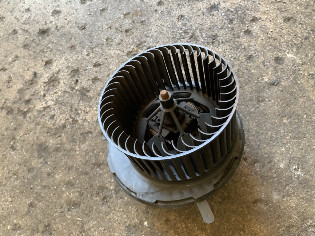 Ventilator aeroterma Volkswagen Jetta 5 [2005 - 2011] Sedan 4-usi 2.0 TDI MT (140 hp) (1K2)