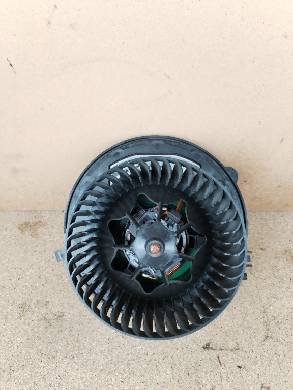 Ventilator bord cu releu Skoda Octavia 3 5Q1819021B
