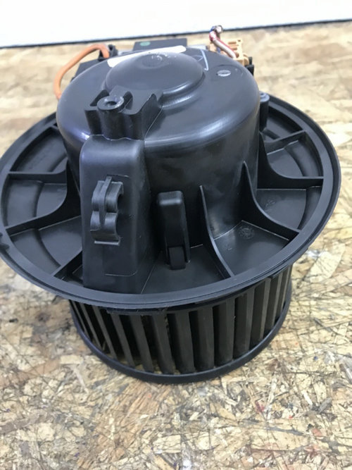 Ventilator bord cu releu VW Passat B7 2.0TDI B7 Automat DSG combi 2012 (3C1820015)