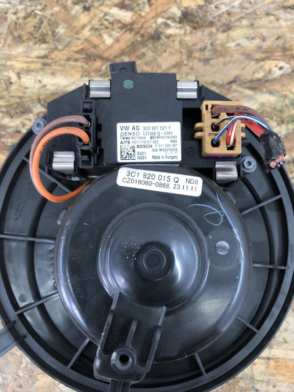 Ventilator bord cu releu VW Passat B7 2.0TDI DSG combi 2012 (3C0907521F)