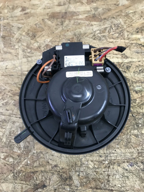 Ventilator bord cu releu VW Tiguan 2009 4x4 2.0TDI Automat DSG suv 2009 (3C1820015L)