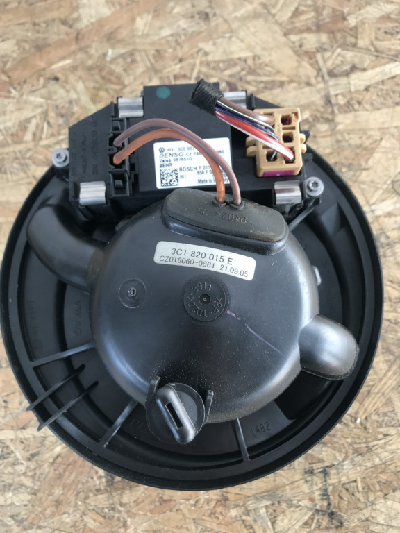 Ventilator bord Passat B6 2.0 FSI 110KW Combi sedan 2006 (3C0907521)