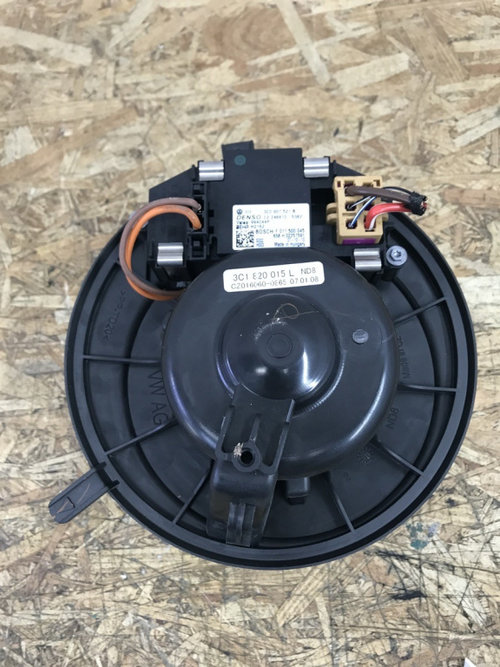 Ventilator bord VW Passat B6 2.0TDI BMP Variant sedan 2008 (3C1820015L. 3C0907521B)