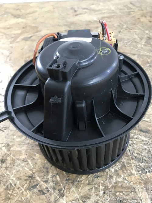 Ventilator bord VW Passat B6 R-Line 2.0 TDI CBBB, 4x4, Automat DSG combi 2010 (3C0907521F)