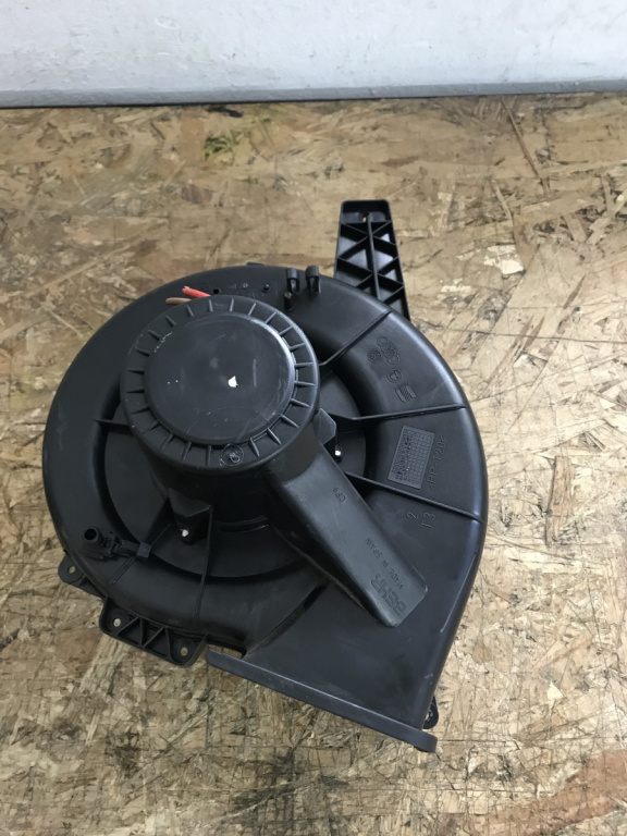 Ventilator bord VW POLO R6, 1.6 tdi, DSG Automat sedan 2010 (6Q1820015)