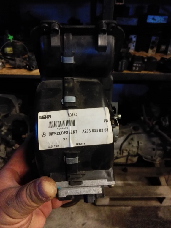 Ventilator Clima Consola Spate Mercedes C Class w203 cod A2038300308