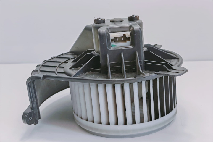 Ventilator habitaclu 173830100 Renault M