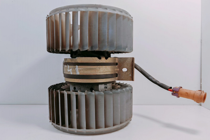 Ventilator habitaclu 4D0959101 Audi A8 D3/4E [2002 - 2005]