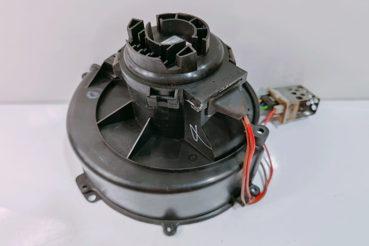 Ventilator Habitaclu / Aeroterma  52485311 Opel Astra G [1998 - 2009]