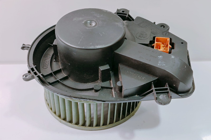 Ventilator Habitaclu / Aeroterma 740221233F Audi A4 B6 [2000 - 2005]