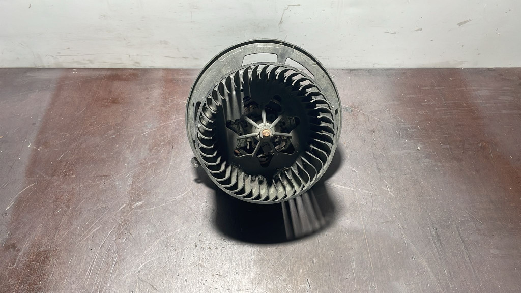 Ventilator habitaclu cod 6933664 (RHD) pentru BMW E90 E91 an 2005 - 2011