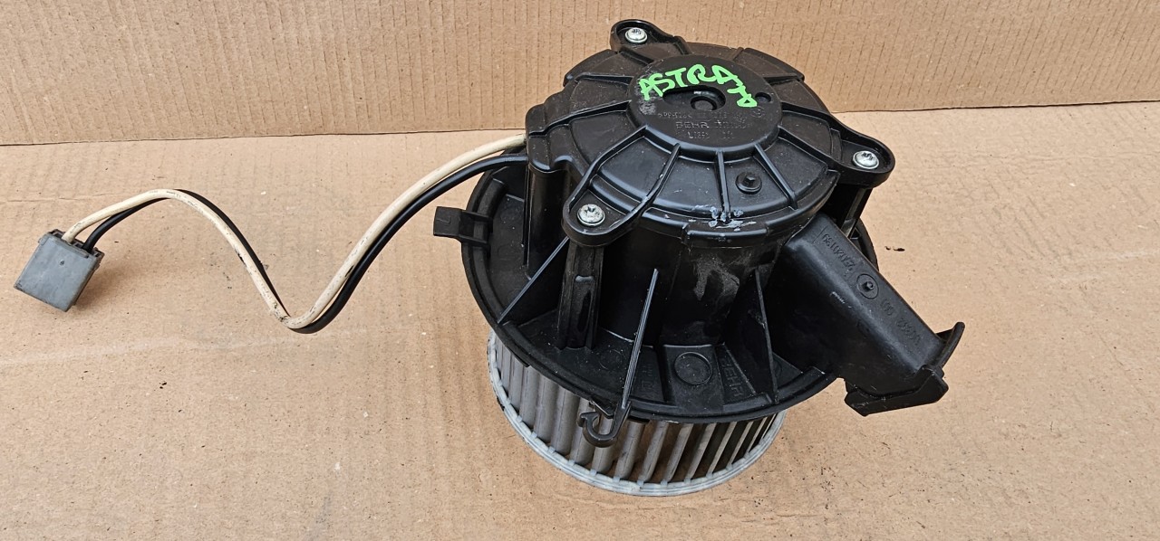 Ventilator habitaclu Opel Astra J 2009 2010 2011 2012 2013