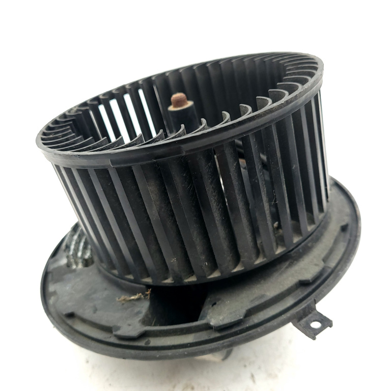 Ventilator Habitaclu / Ventilator Aeroterma Bmw 1 (E81, E87, E88, E82) 2004-2013 Volan Pe Dreapta Rhd 985467W, 6933664, 6411693366404, Cz1163407731, 1163407731, 6411-6933664-04, Cz11-6340773-1, 116340-7731 Denso