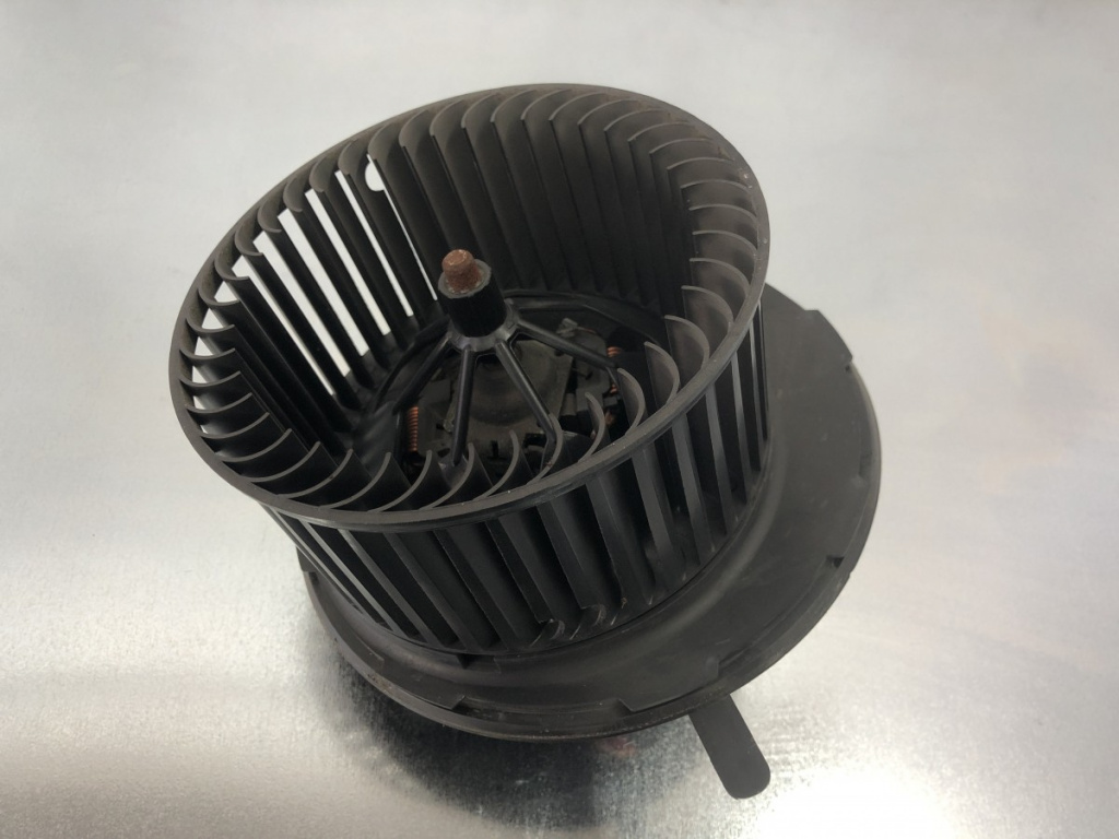 Ventilator habitaclu VW Golf 6 sedan 2010 (1K1819015C)