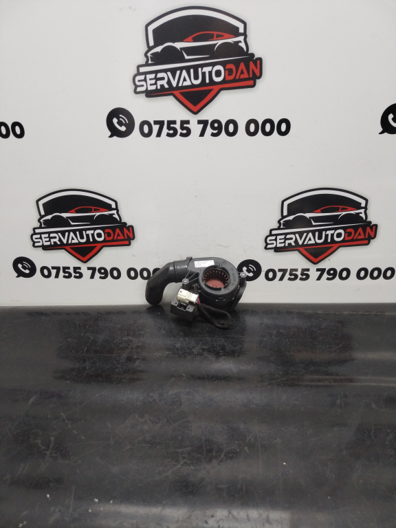 Ventilator radio cd Mercedes-Benz C-Class (2007->) [W204] 2.2 Motorina 2012, A2048300808