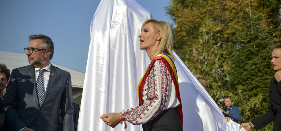 Veste buna! Gabriela Firea da bani in plus pentru statuile din Bucuresti, dar macar scapam de aglomeratie