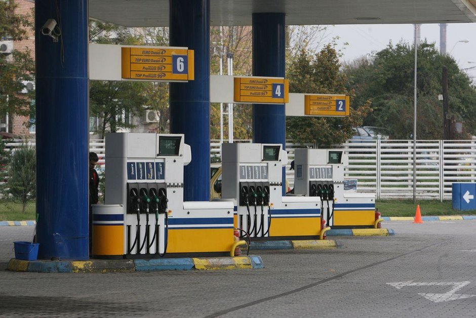 Vesti 'bune' de la Guvernul PSD: se scumpesc carburantii pentru ca doar 52% din pretul lor reprezinta taxe Vesti 'bune' de la Guvernul PSD: se scumpesc carburantii pentru ca doar 52% din pretul lor reprezinta taxe