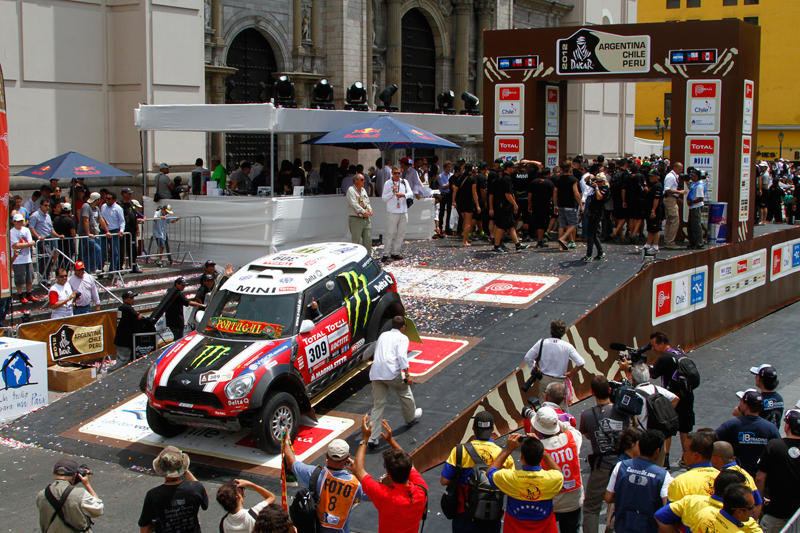 Victorie istorica a unui MINI la Dakar Victorie istorica a unui MINI la Dakar