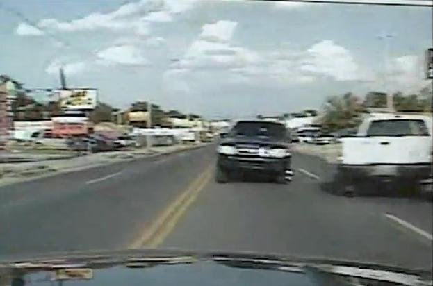 Video: Accident frontal cu o masina de politie din Oklahoma