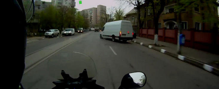 VIDEO: Accident moto in Bucuresti, evitat in ultimul moment VIDEO: Accident moto in Bucuresti, evitat in ultimul moment