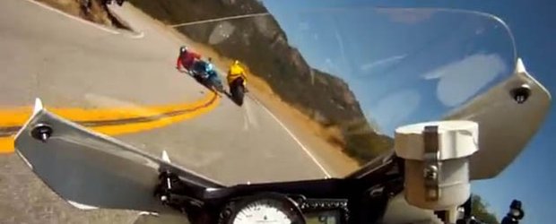 Video accident moto: o motocicleta este aruncata in aer de alta motocicleta