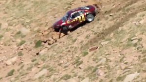 Video accident: spectaculoasa cadere a unui Pontiac de pe Pikes Peak