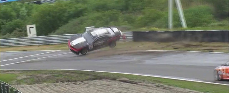 Video: Accident spectaculos cu un Chevrolet Camaro GT4