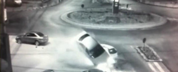 VIDEO: Accident spectaculos pe strazile din Suceava