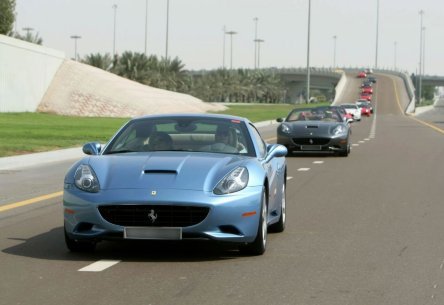 Video: Aproape 100 de Ferrari in... fireste, Emiratele Arabe Unite