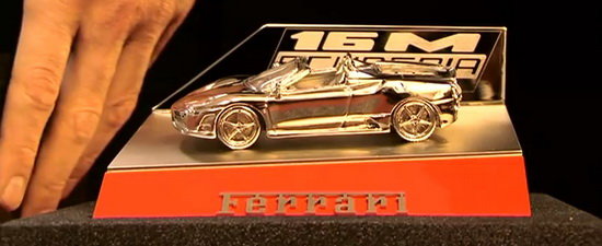 Video: Asa ia nastere o macheta Ferrari din bronz! Video: Asa ia nastere o macheta Ferrari din bronz!