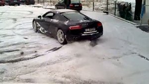 Video: Audi R8 se dovedeste un drifter grozav... de sezon
